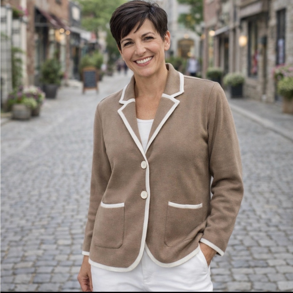 Liz Claiborne Tan Knit Blazer with White Accents Size M